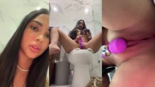 Ana Paula Saenz Nude Pussy Masturbate in Bathroom Leak Video
