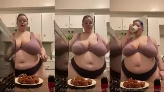 Honeybiscuit20 Nude Boobs Tease In The Kitchen Video