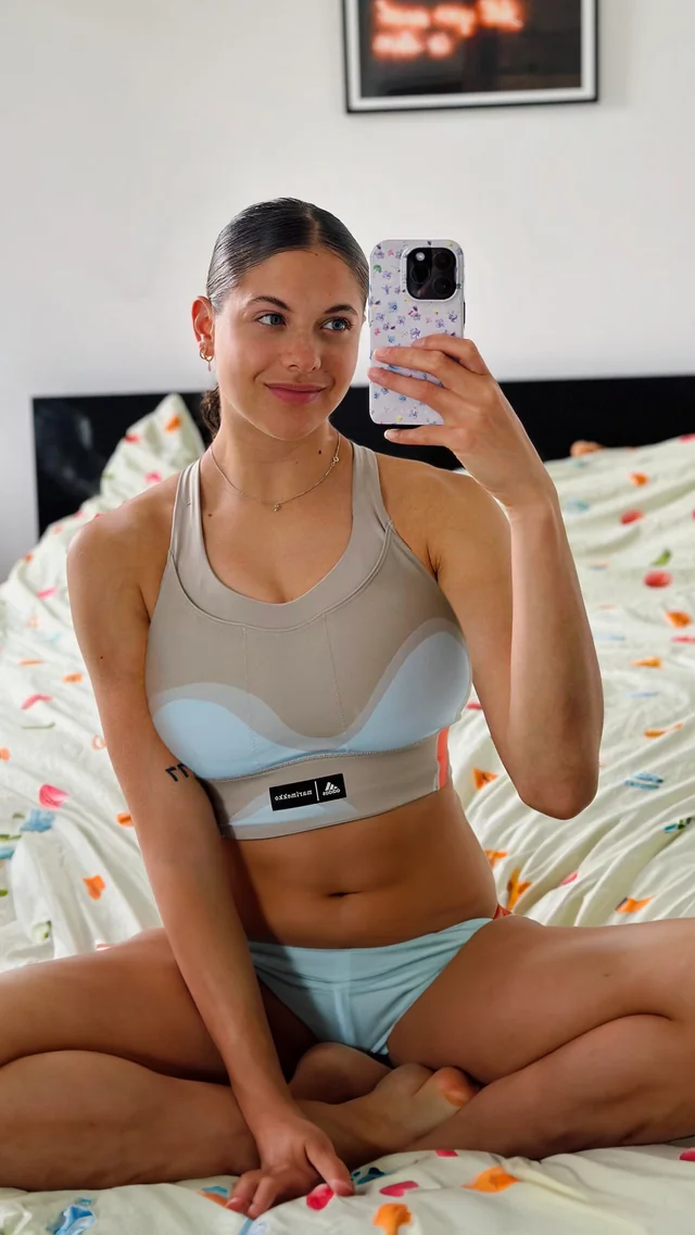 Zoe Sedney Nude On Bed